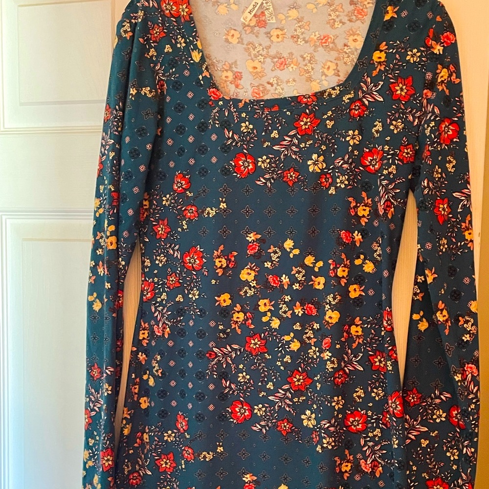 Floral Form-Fitting Teal Mudd Dress